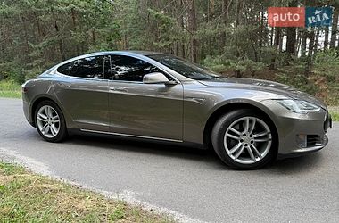 Ліфтбек Tesla Model S 2015 в Києві