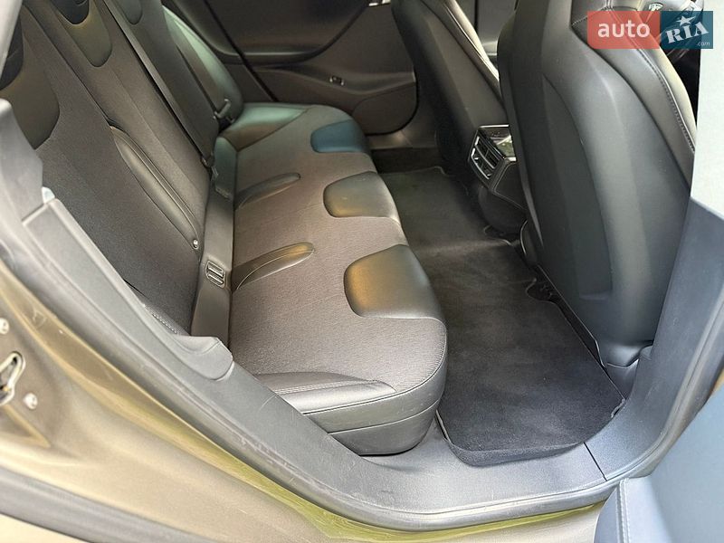 Ліфтбек Tesla Model S 2015 в Києві