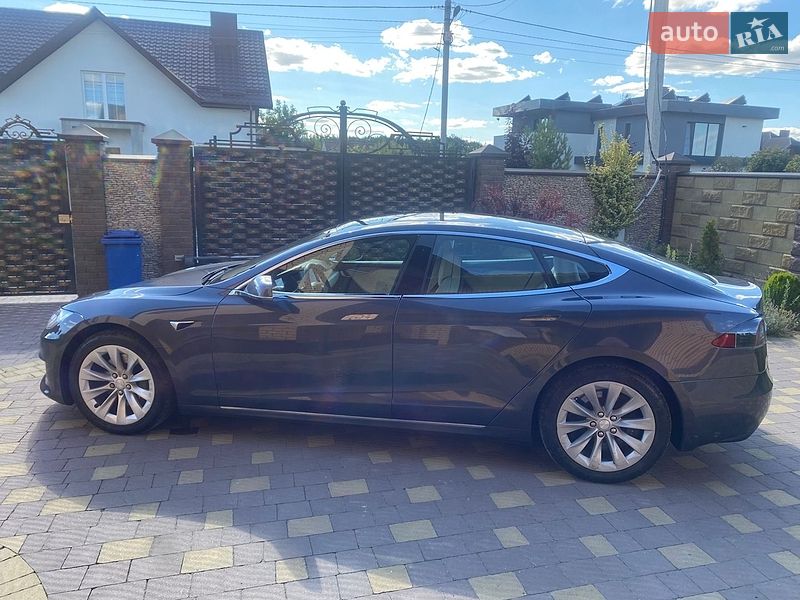 Ліфтбек Tesla Model S 2018 в Луцьку