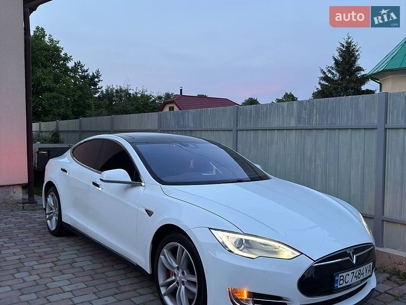 Tesla Model S 2014