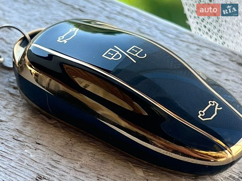 Ліфтбек Tesla Model S 2018 в Києві