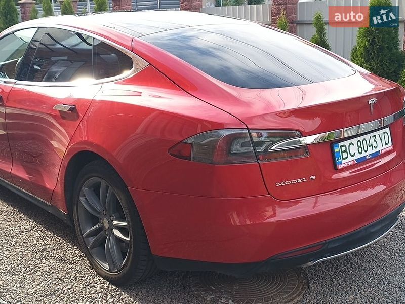 Лифтбек Tesla Model S 2013 в Львове