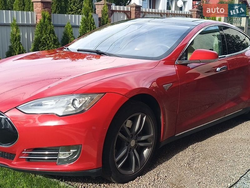 Лифтбек Tesla Model S 2013 в Львове