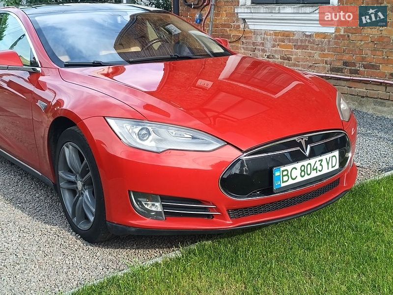 Лифтбек Tesla Model S 2013 в Львове