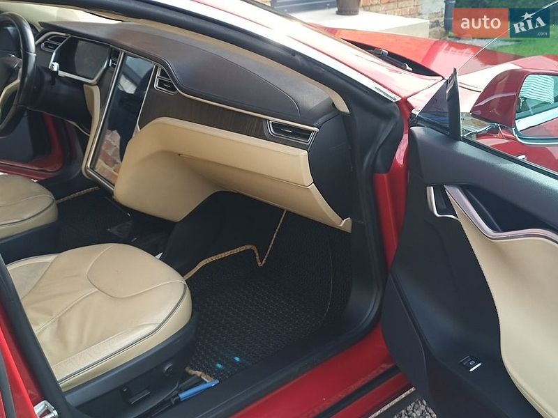 Лифтбек Tesla Model S 2013 в Львове