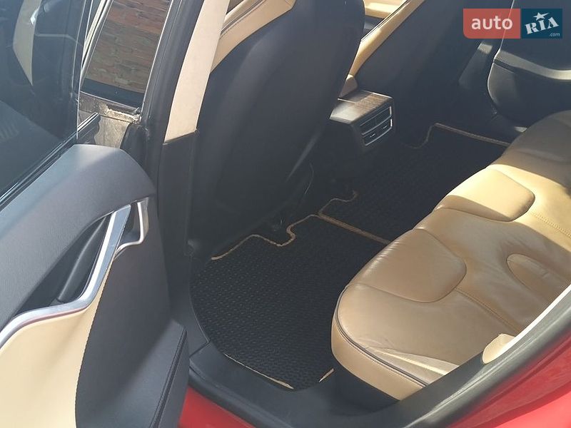 Лифтбек Tesla Model S 2013 в Львове