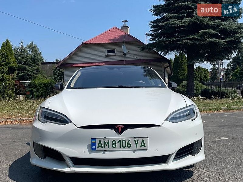 Ліфтбек Tesla Model S 2016 в Житомирі