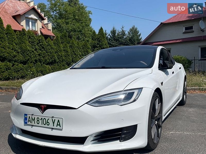 Ліфтбек Tesla Model S 2016 в Житомирі