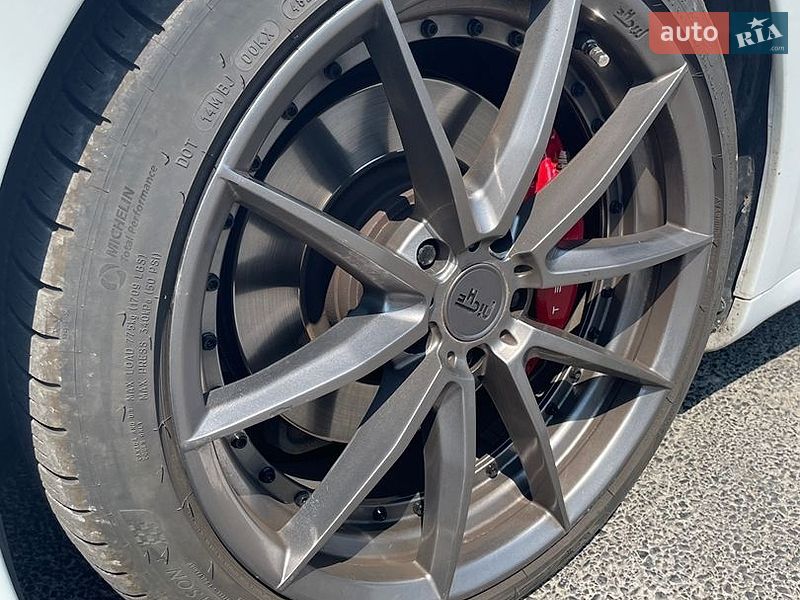 Ліфтбек Tesla Model S 2016 в Житомирі
