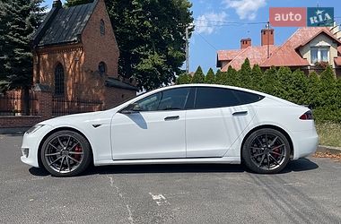 Ліфтбек Tesla Model S 2016 в Житомирі