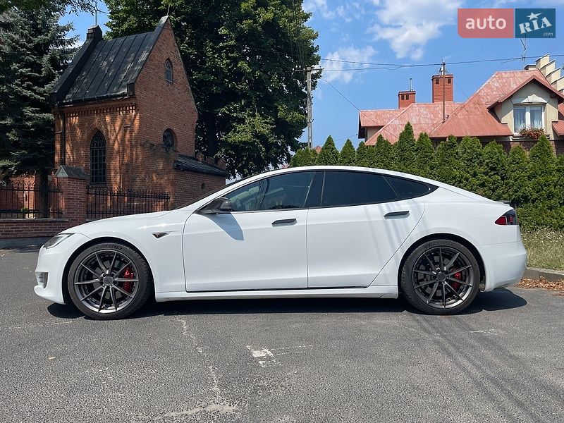 Ліфтбек Tesla Model S 2016 в Житомирі