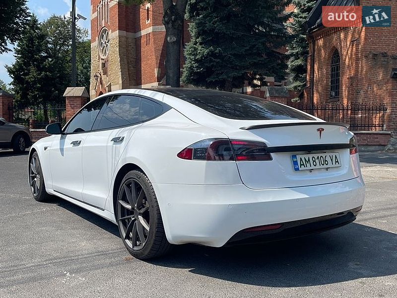 Ліфтбек Tesla Model S 2016 в Житомирі
