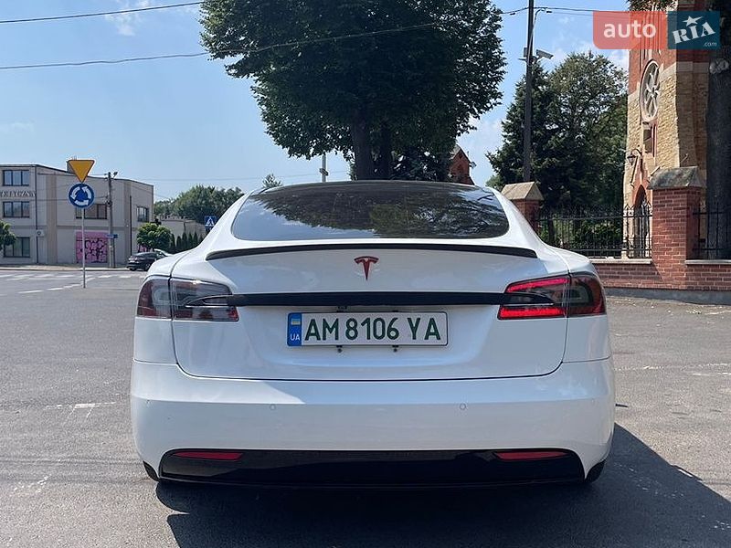 Ліфтбек Tesla Model S 2016 в Житомирі