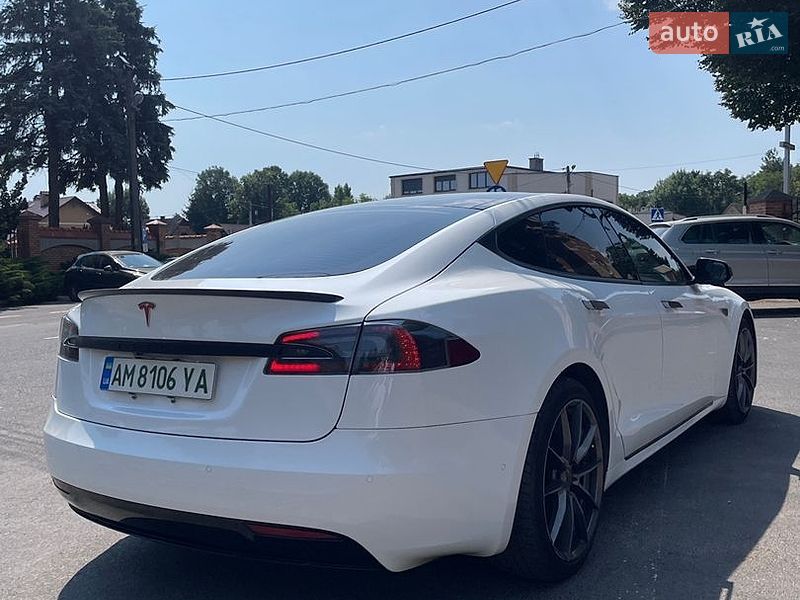 Ліфтбек Tesla Model S 2016 в Житомирі