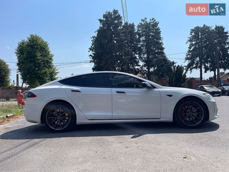 Ліфтбек Tesla Model S 2016 в Житомирі