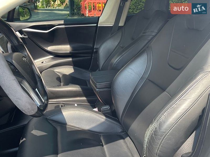 Ліфтбек Tesla Model S 2016 в Житомирі