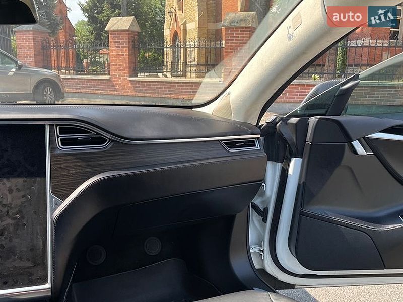Ліфтбек Tesla Model S 2016 в Житомирі