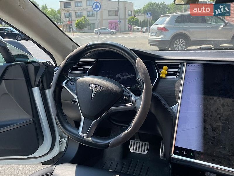 Ліфтбек Tesla Model S 2016 в Житомирі