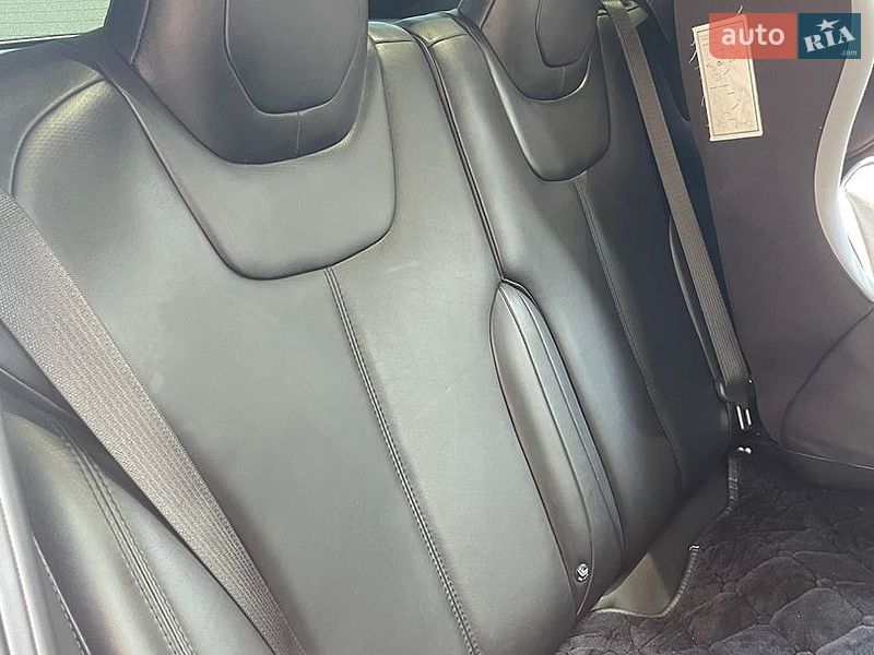 Ліфтбек Tesla Model S 2016 в Житомирі