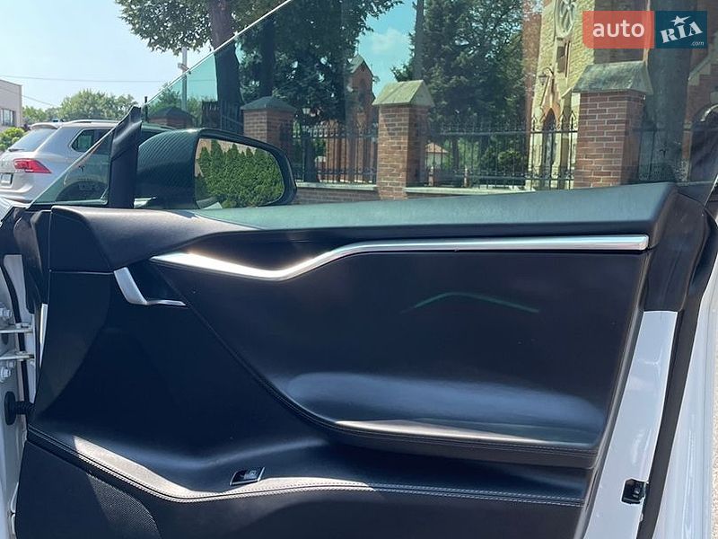 Ліфтбек Tesla Model S 2016 в Житомирі