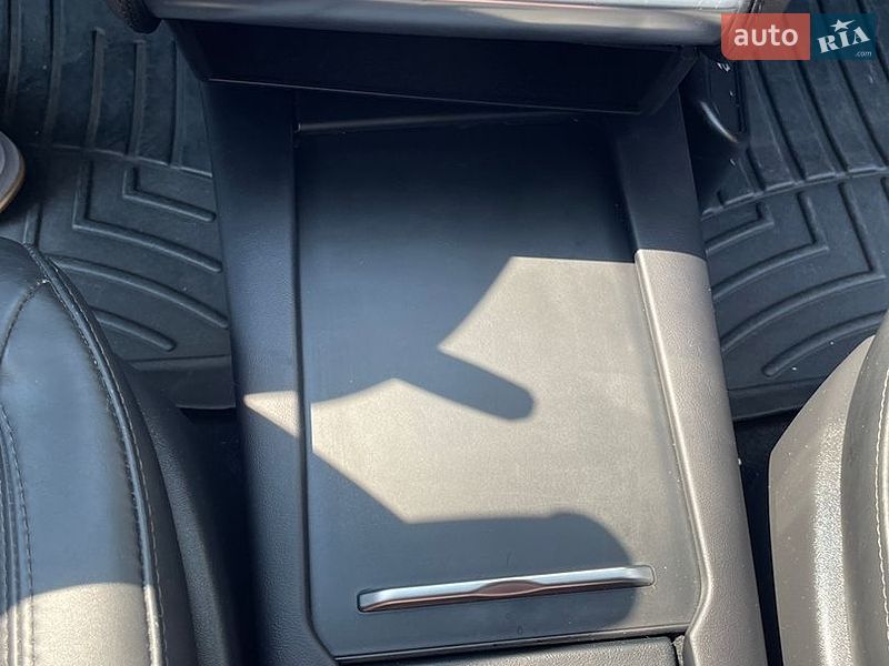 Ліфтбек Tesla Model S 2016 в Житомирі