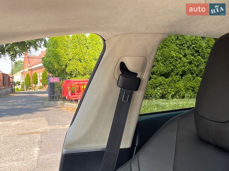 Ліфтбек Tesla Model S 2016 в Житомирі