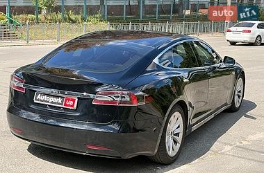 Ліфтбек Tesla Model S 2016 в Києві