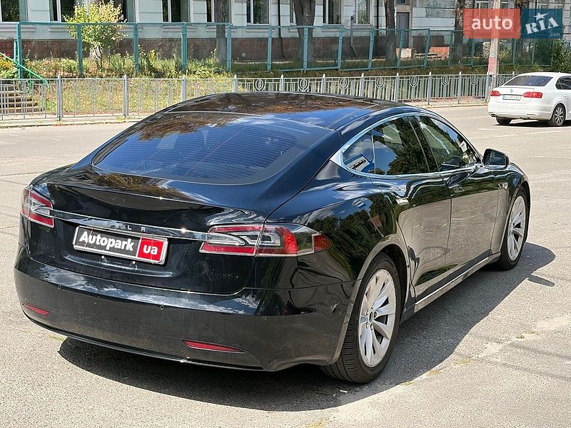 Ліфтбек Tesla Model S 2016 в Києві