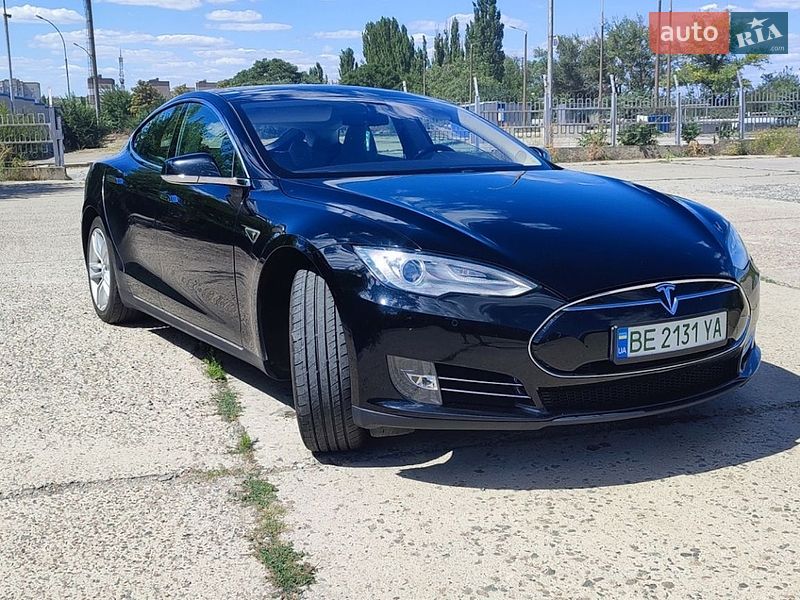 Tesla Model S 2013
