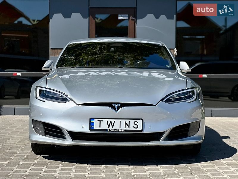 Лифтбек Tesla Model S 2016 в Одессе