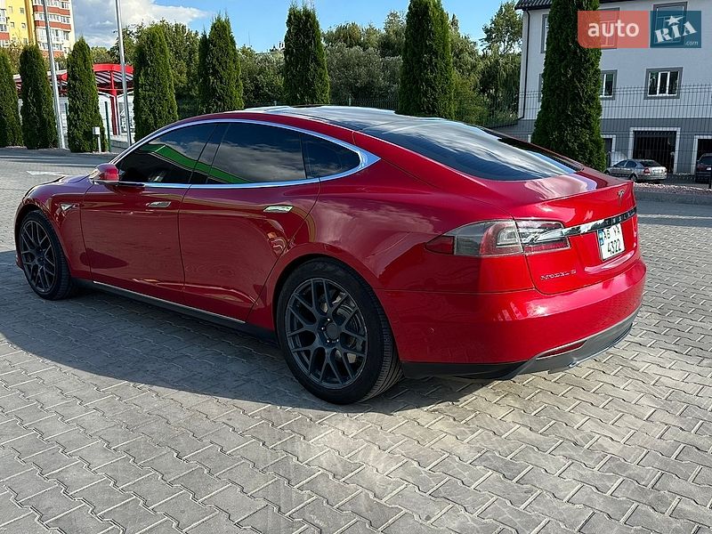 Лифтбек Tesla Model S 2014 в Виннице