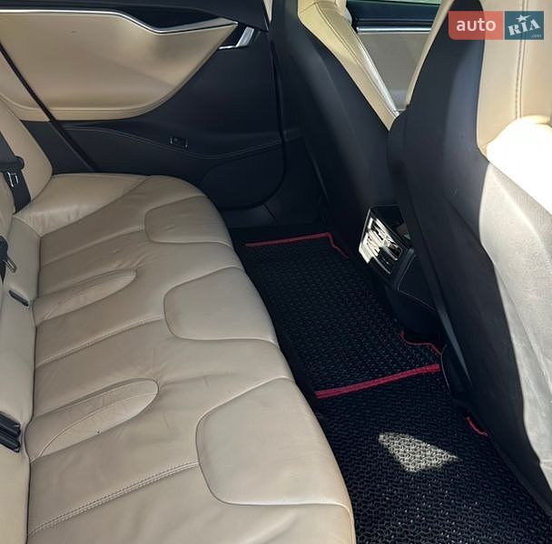 Лифтбек Tesla Model S 2014 в Виннице