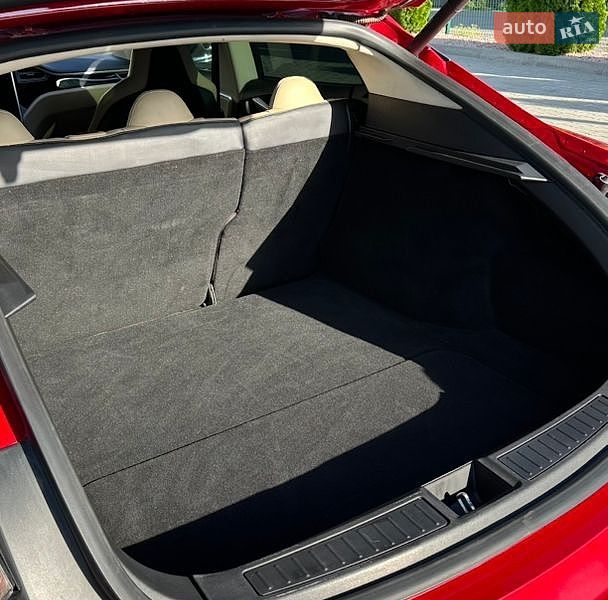 Лифтбек Tesla Model S 2014 в Виннице