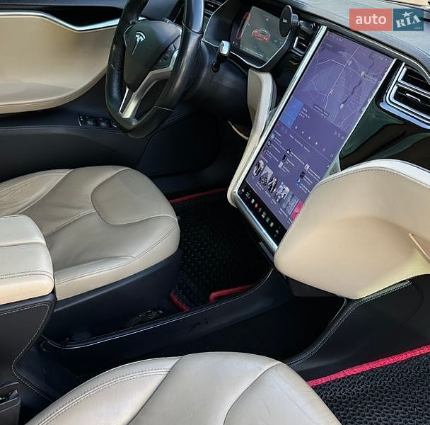 Лифтбек Tesla Model S 2014 в Виннице