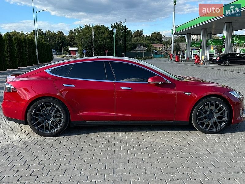 Лифтбек Tesla Model S 2014 в Виннице