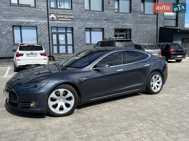 Лифтбек Tesla Model S 2014 в Ровно фото 2 Лифтбек Tesla Model S 2014 в Ровно