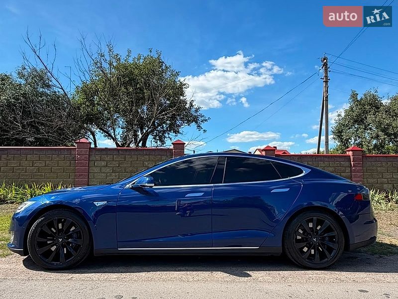 Tesla Model S 2015