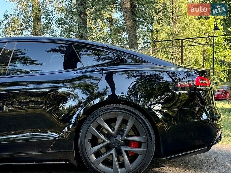 Лифтбек Tesla Model S 2021 в Киеве