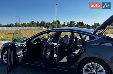 Лифтбек Tesla Model S 2016 в Львове