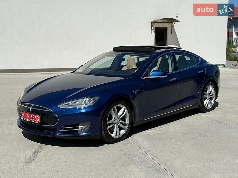 Ліфтбек Tesla Model S 2015 в Луцьку фото Ліфтбек Tesla Model S 2015 в Луцьку