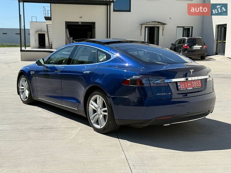 Ліфтбек Tesla Model S 2015 в Луцьку фото 10 Ліфтбек Tesla Model S 2015 в Луцьку