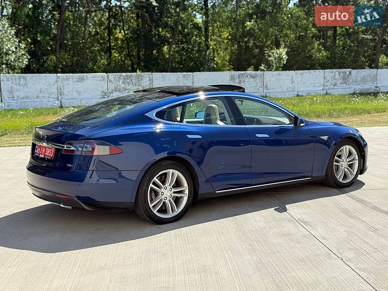 Ліфтбек Tesla Model S 2015 в Луцьку фото 9 Ліфтбек Tesla Model S 2015 в Луцьку
