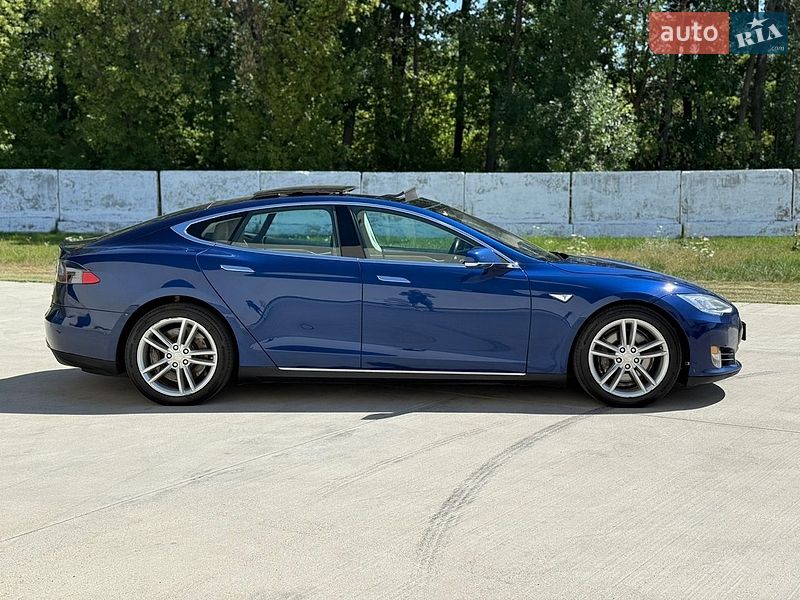 Ліфтбек Tesla Model S 2015 в Луцьку фото 11 Ліфтбек Tesla Model S 2015 в Луцьку