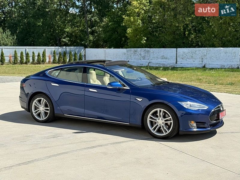 Ліфтбек Tesla Model S 2015 в Луцьку фото 12 Ліфтбек Tesla Model S 2015 в Луцьку