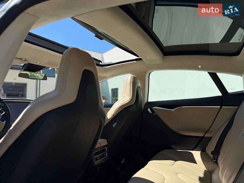 Ліфтбек Tesla Model S 2015 в Луцьку фото 19 Ліфтбек Tesla Model S 2015 в Луцьку