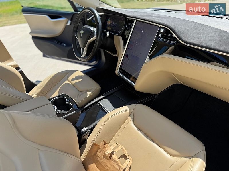 Ліфтбек Tesla Model S 2015 в Луцьку фото 28 Ліфтбек Tesla Model S 2015 в Луцьку