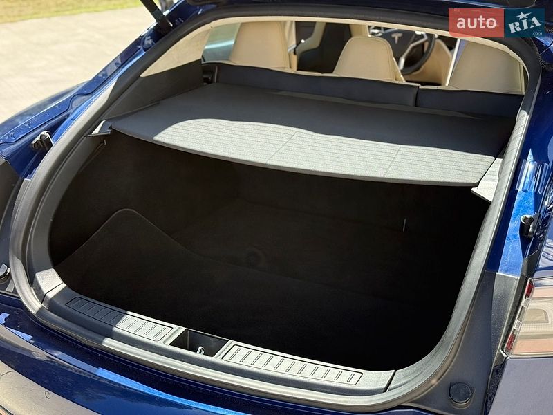 Ліфтбек Tesla Model S 2015 в Луцьку фото 27 Ліфтбек Tesla Model S 2015 в Луцьку