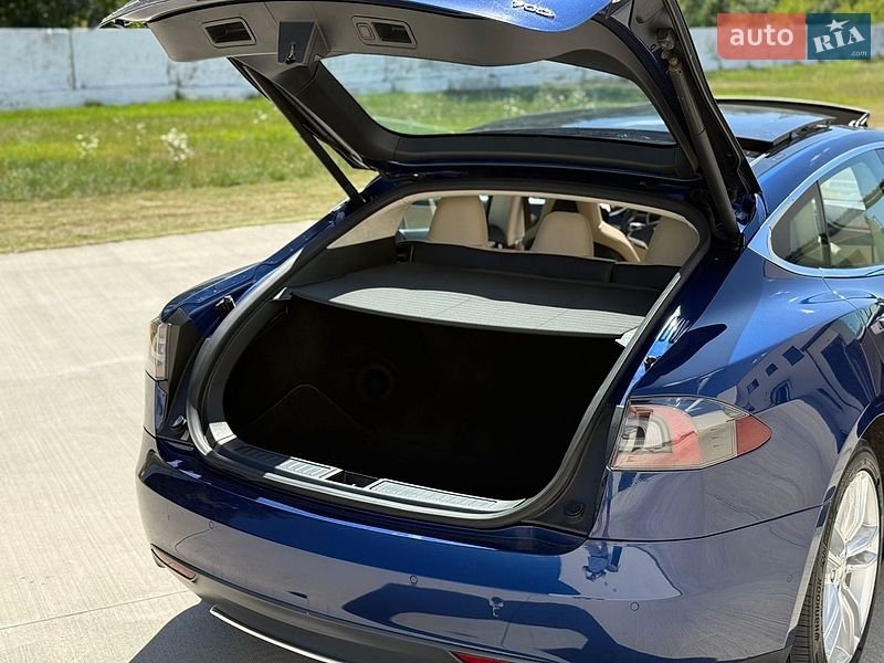 Ліфтбек Tesla Model S 2015 в Луцьку фото 32 Ліфтбек Tesla Model S 2015 в Луцьку