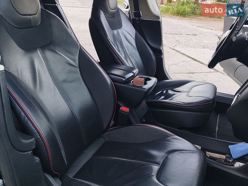 Ліфтбек Tesla Model S 2013 в Шептицькому фото 24 Ліфтбек Tesla Model S 2013 в Шептицькому