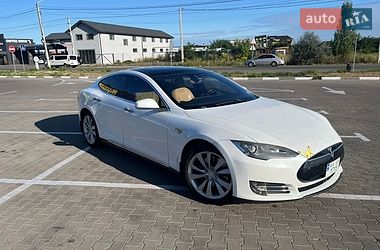 Лифтбек Tesla Model S 2015 в Киеве